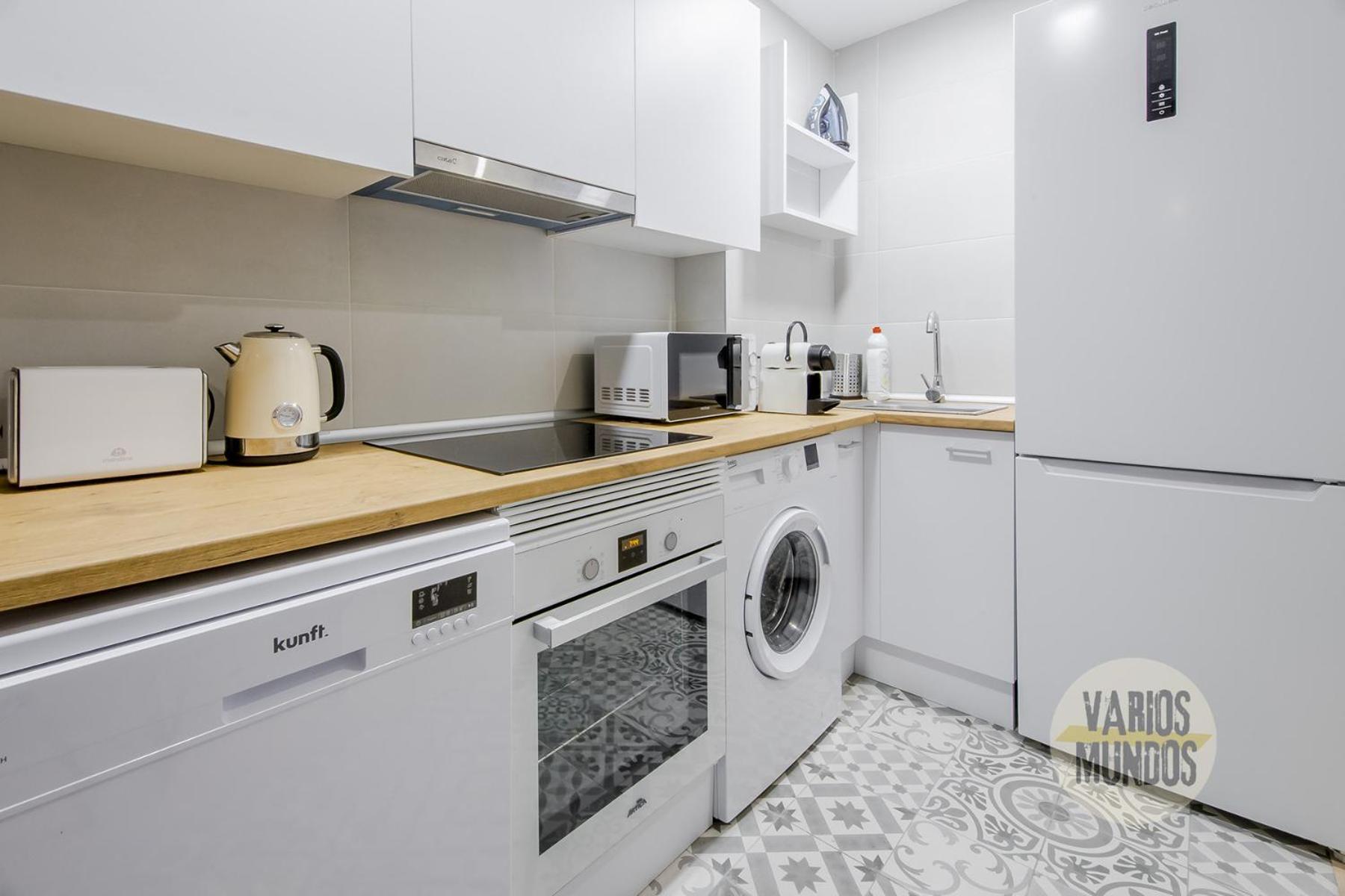 Cool Apt Para 9Pax En Plena Plaza De Chueca Madrid Bagian luar foto